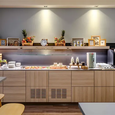 Novotel Frankfurt 4*