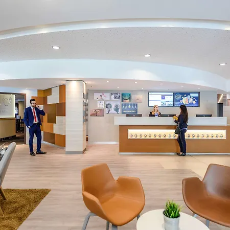 Novotel Frankfurt 4*